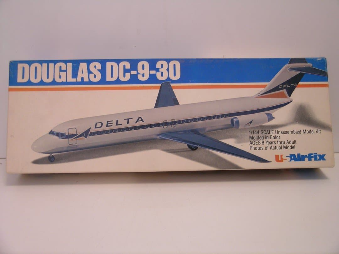 US Airfix Models----1/144 Scale Douglas DC-9-30 Airliner---Plastic Model Kit