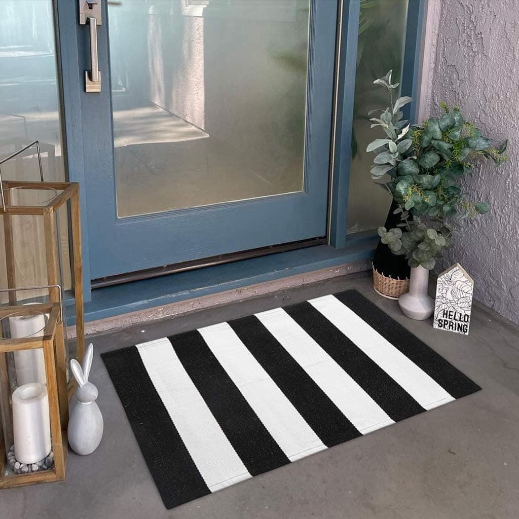 Seavish Black and White Striped Rug, 23.6" x 35.4" Christmas Welcome Mats for Front Door Porch Layered Door Mats Handmade Woven Small Farmhouse Machine Washable Rug Indoor Outdoor Doormats
