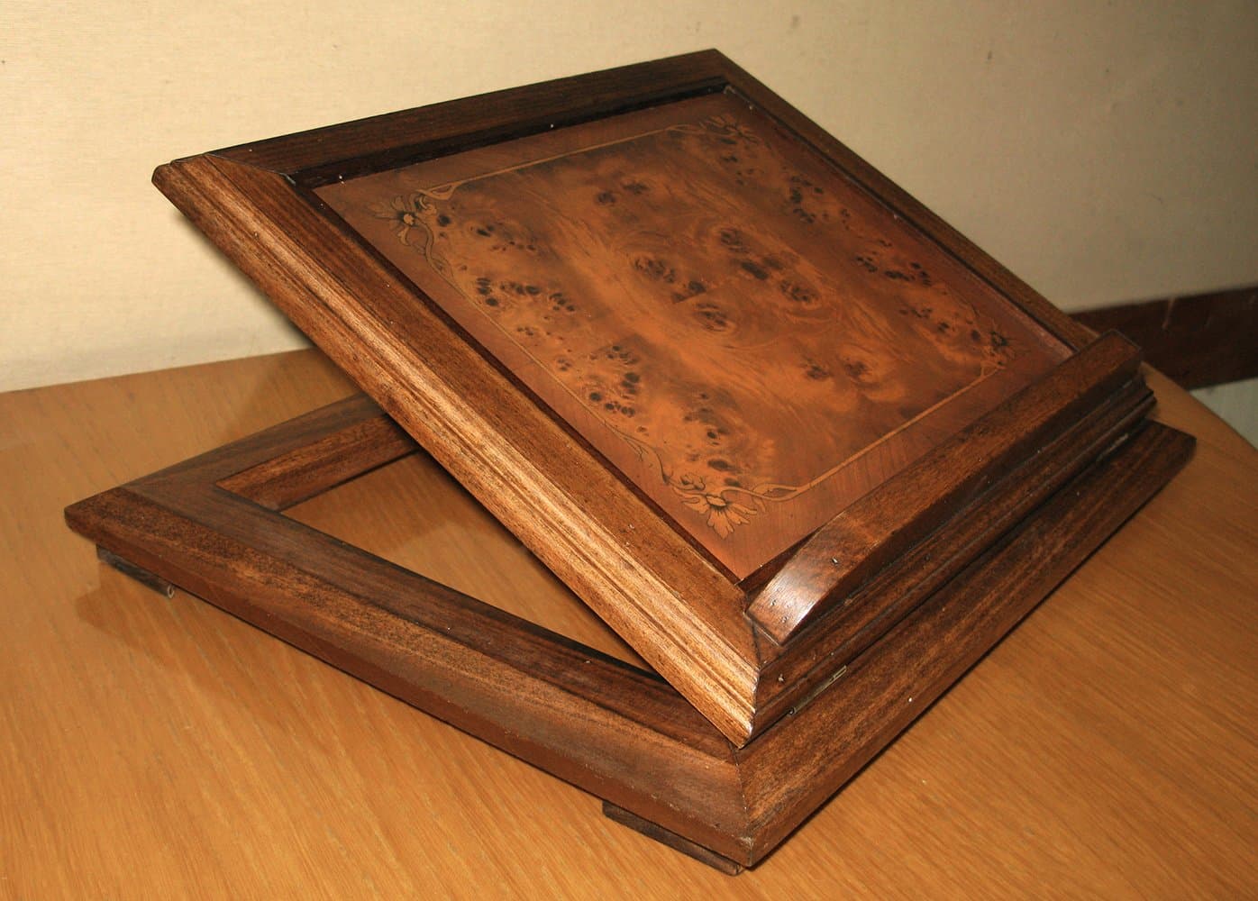 ARREDO SELLI Stand Inlaid Panel