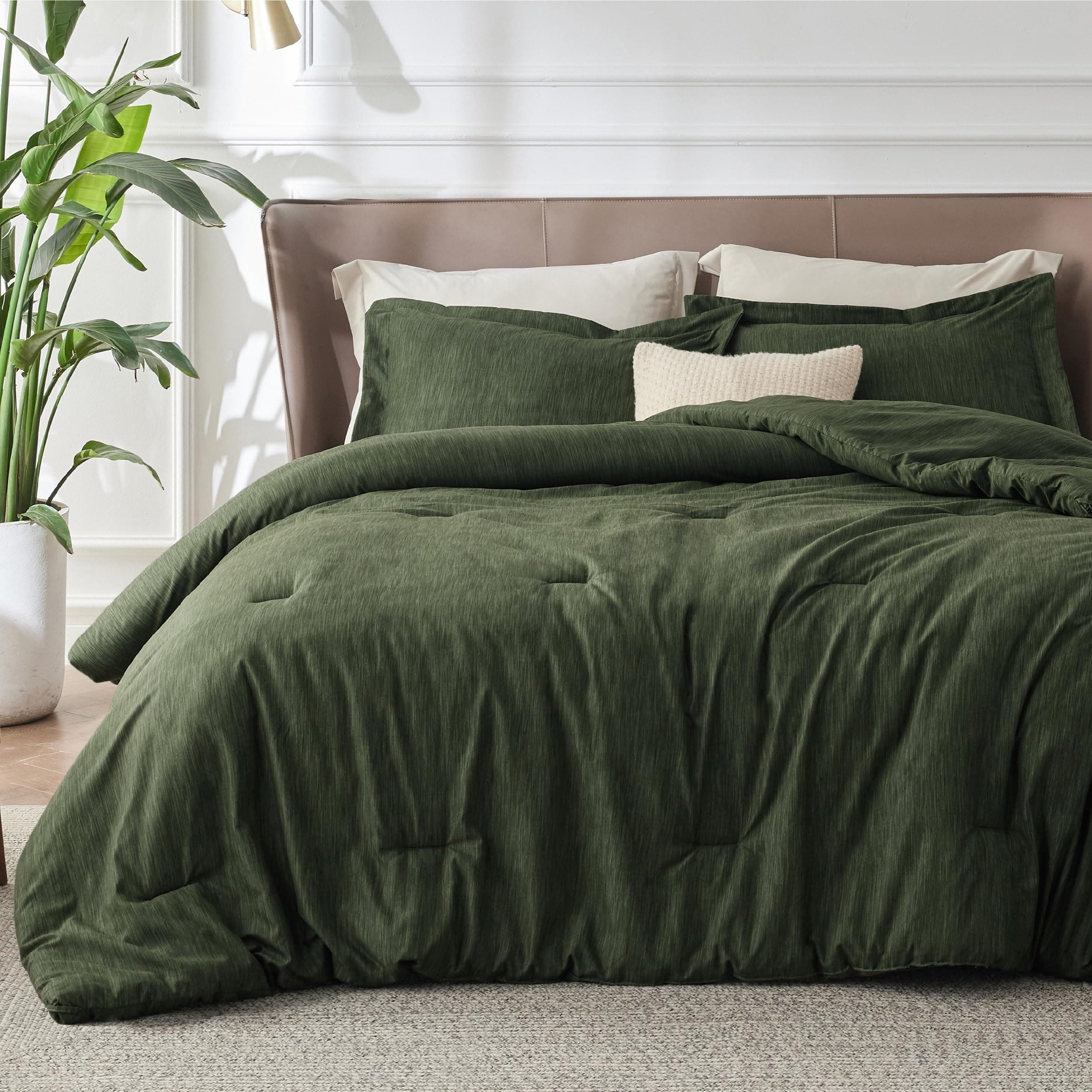 Bedsure Oversized King Comforter Set - Dark Green Soft Bedding for All Seasons, Cationic Dyed Bed Set, 3 Pieces, 1 Oversized King Size Comforter (120"x98") and 2 Pillow Shams (20"x36"+2")