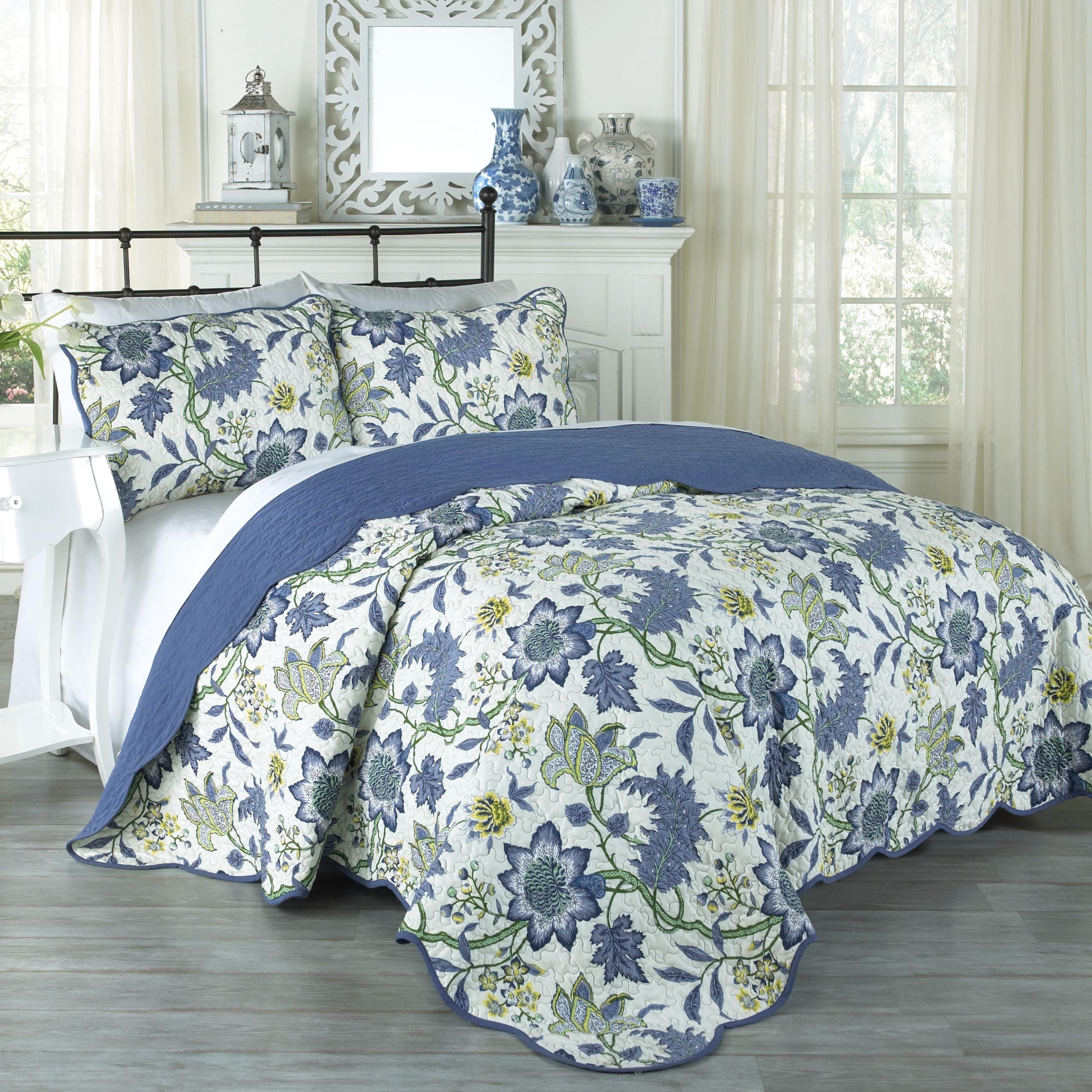 Maldives 3-Piece Quilt Set – Full/Queen - Lightweight Polyester Percale Bedding in Porcelain