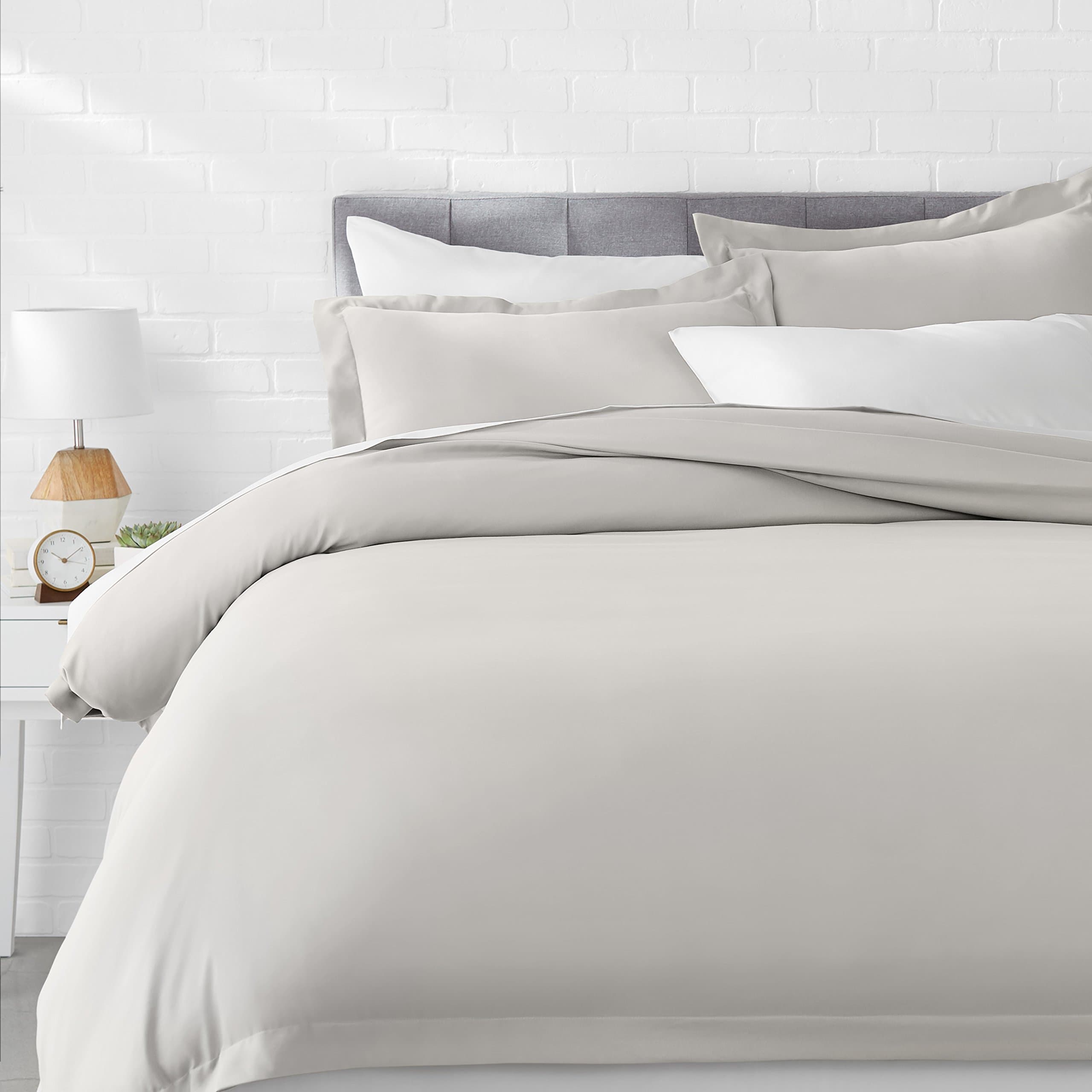 AmazonBasics Microfiber 3-Piece Duvet Cover Set - Queen, Light Grey - with 2 pillow covers