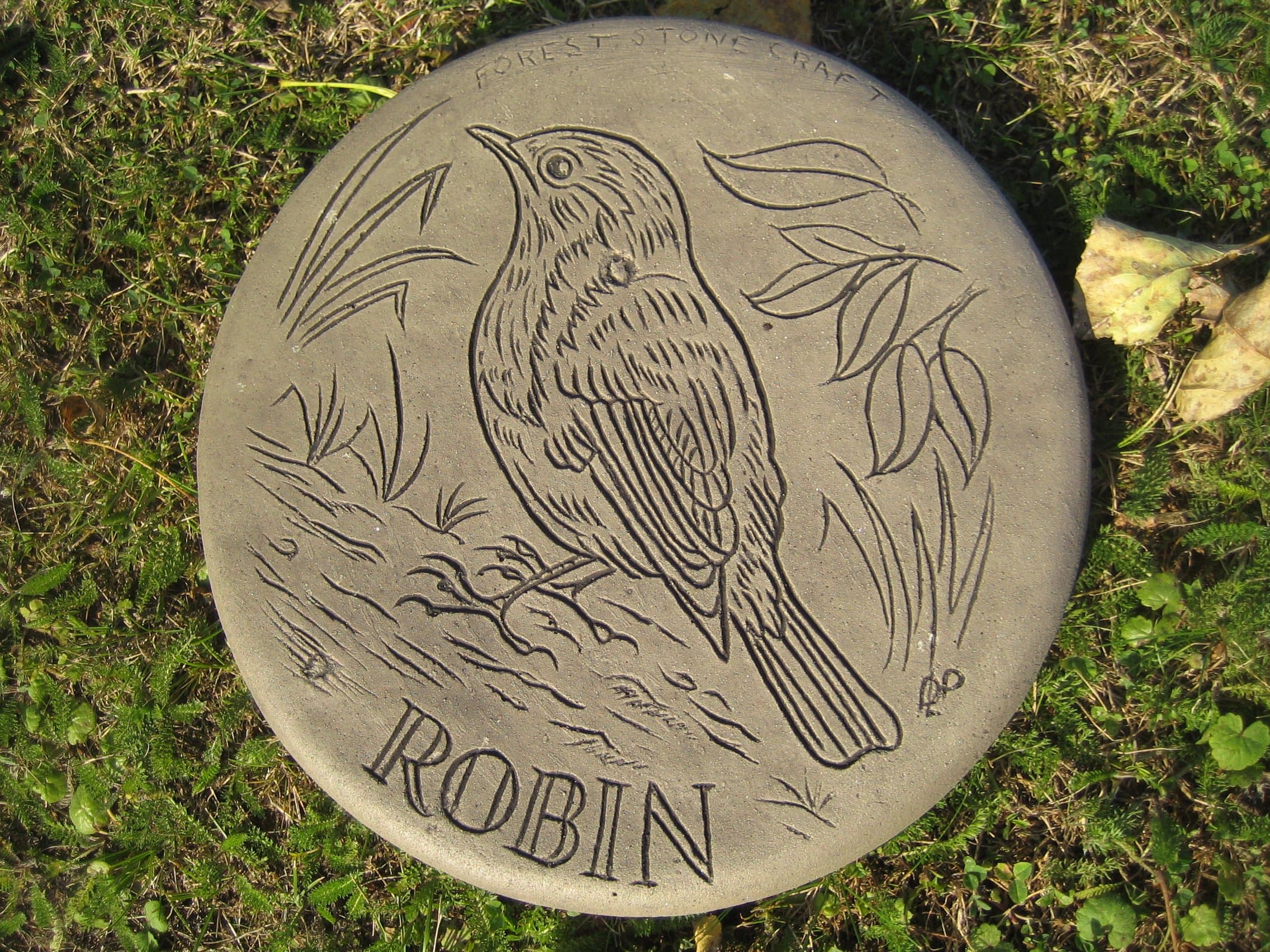 Robin Stepping Stone Garden Ornament Round Outdoor Garden Pathway Stone Decorative Lawn Patio Stepping Stones